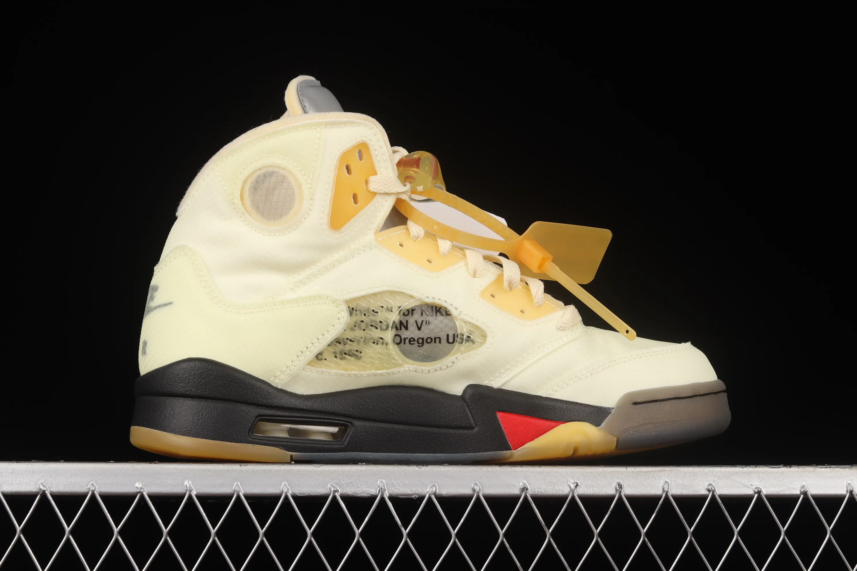All categories Air Jordan Jordan series basketball shoes Air Jordan 5 foreign trade version OF x Air Jordan 5 Retro SP AJ5 Qiao 5 Baifan Jin Chanyi DH8565-100